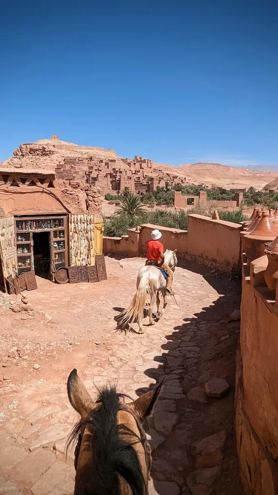 Horse riding — Aït Ben Haddou — operator photograph.