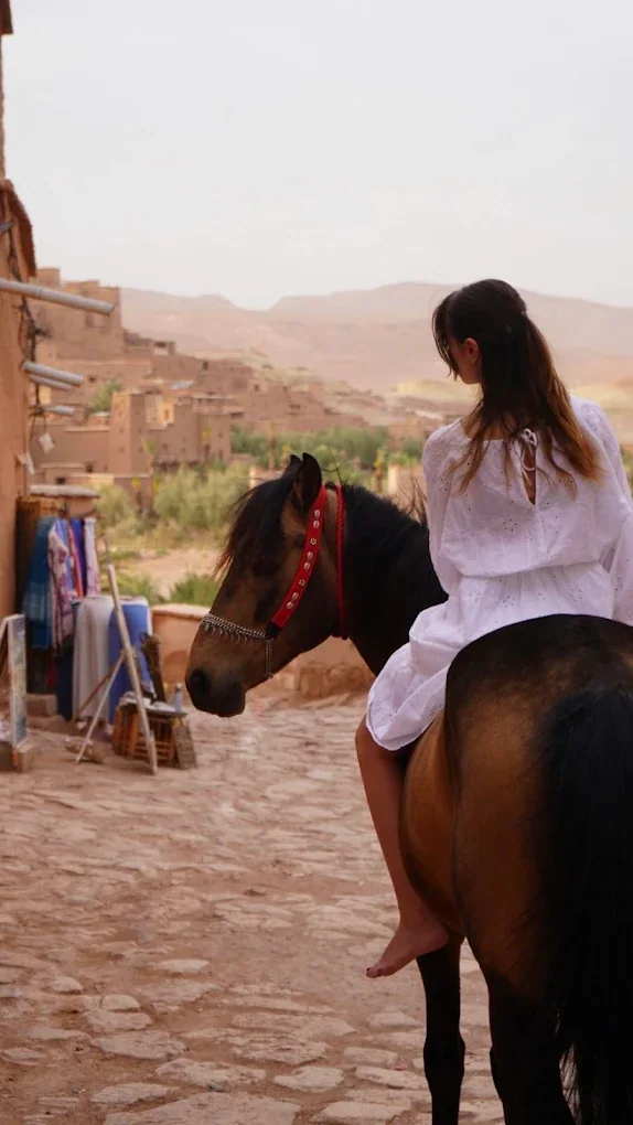 Horse riding — Aït Ben Haddou — operator photograph.