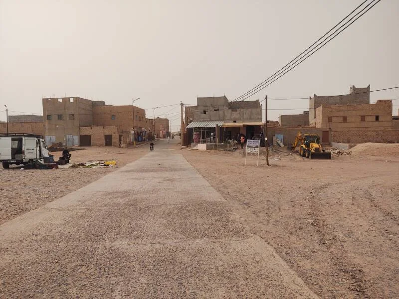 The paved approach to M’Hamid, before the onward desert tracks.